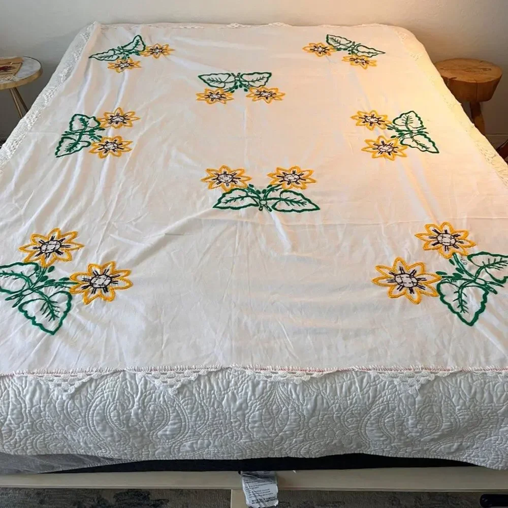 Vintage  handmade multicolor Flora  Embroidery  TableCloth